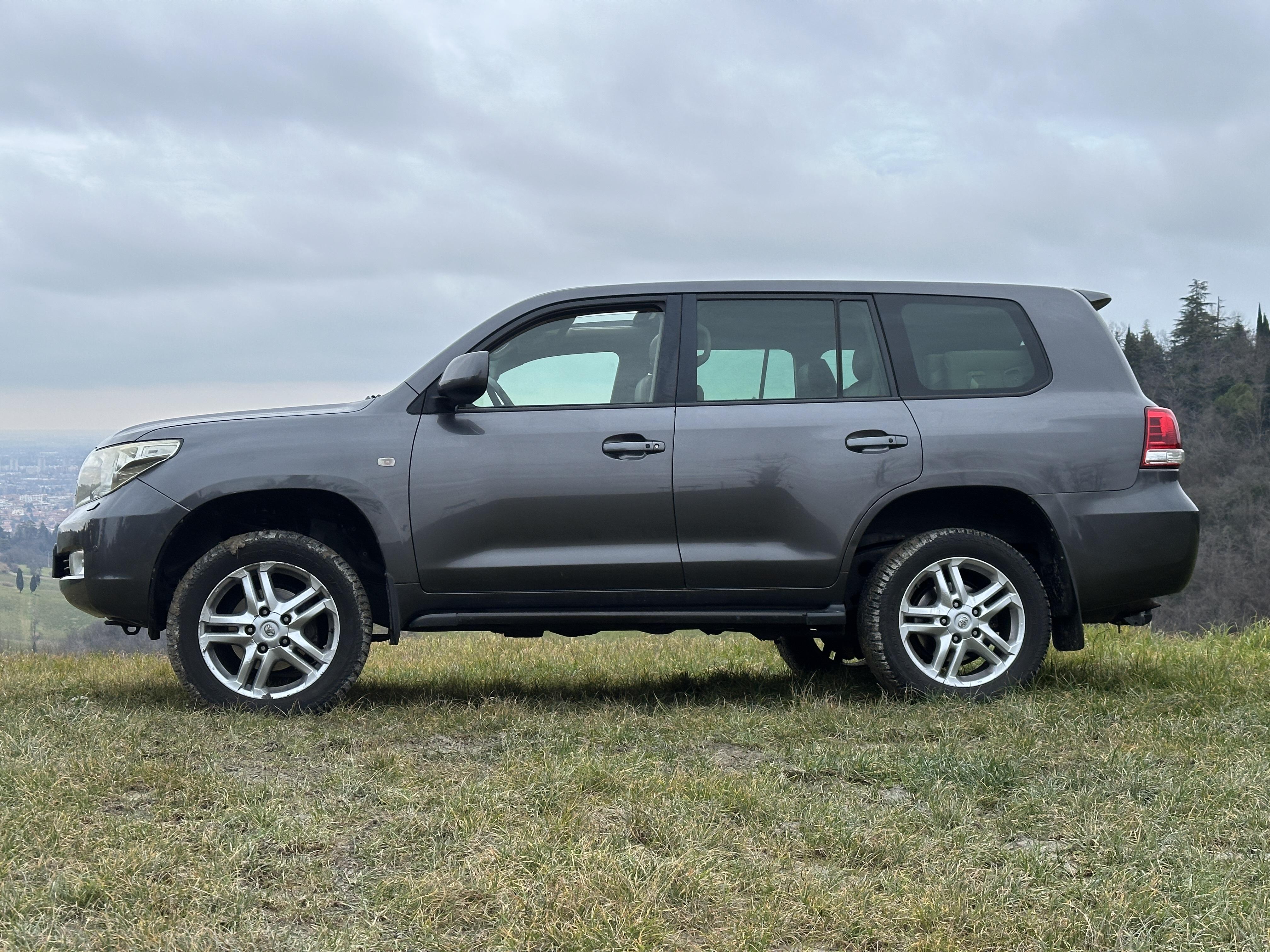 Toyota Toyota Land Cruiser V8 4.5 D-4D - Vista Principale